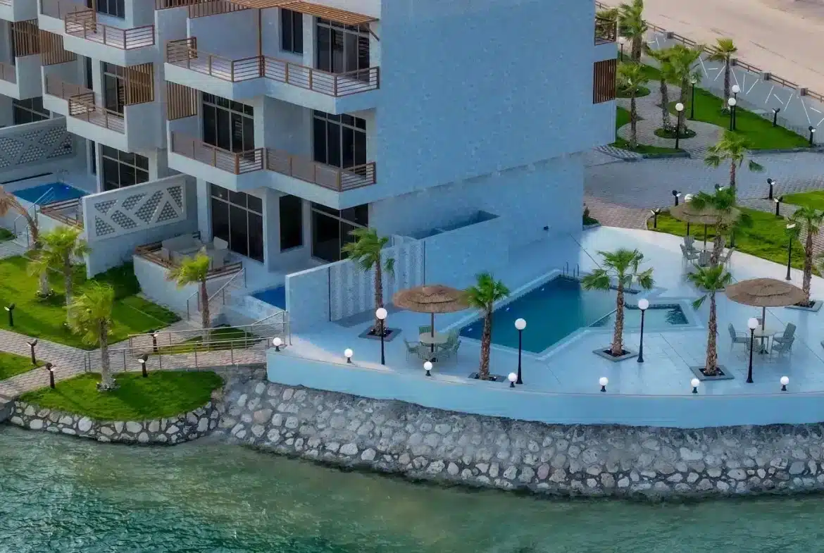 منتجع أجمكان فى الخبر، وحدات فندقية وفلل على الخليج العربي. Ajmkan Resort in Al Khobar, hotel units and villas on the Arabian Gulf.