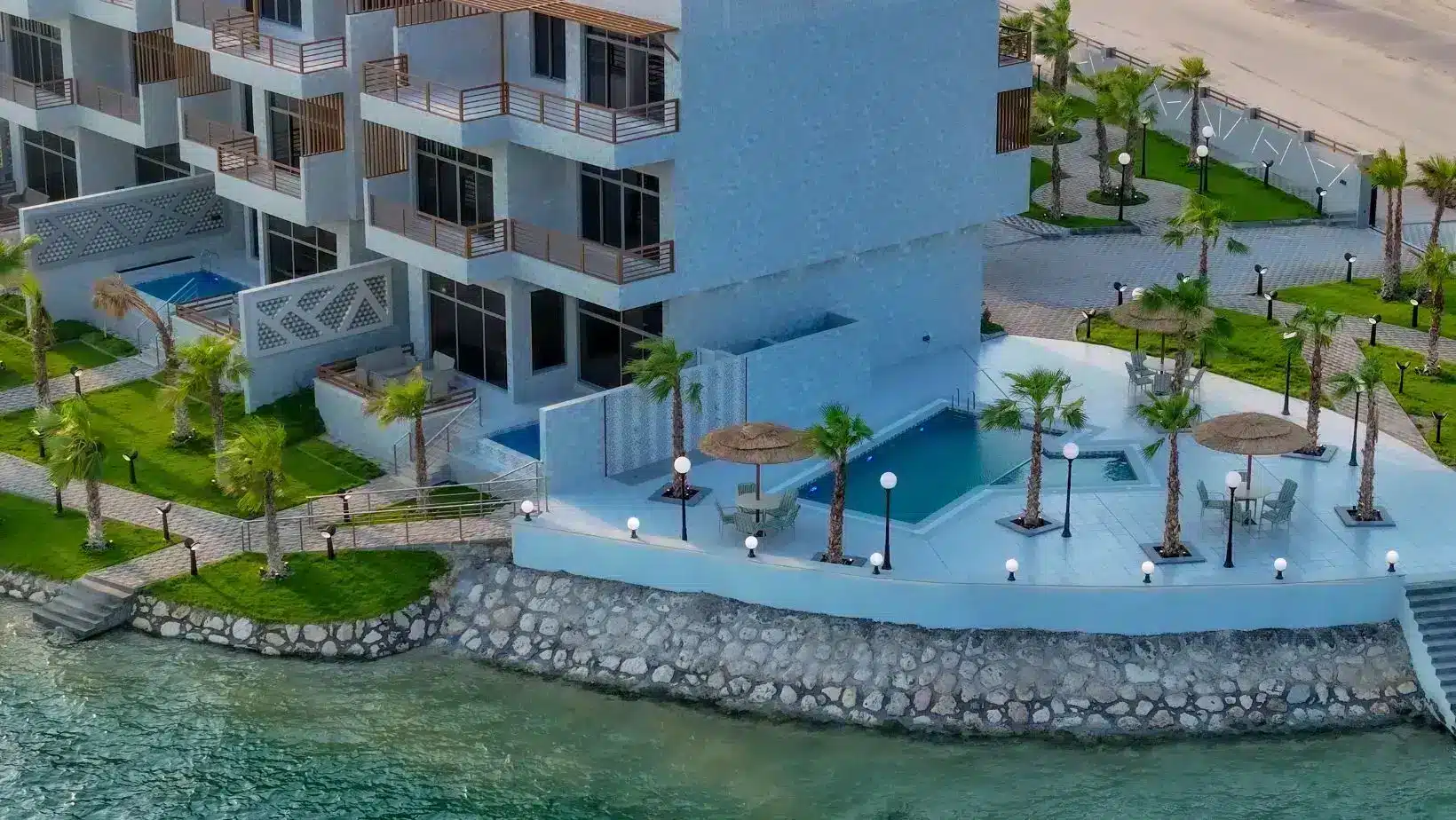 منتجع أجمكان فى الخبر، وحدات فندقية وفلل على الخليج العربي. Ajmkan Resort in Al Khobar, hotel units and villas on the Arabian Gulf.