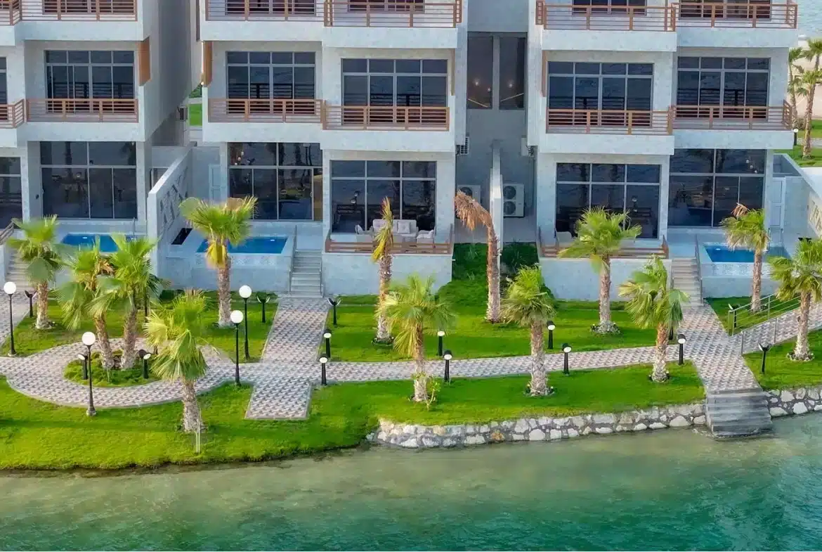 منتجع أجمكان فى الخبر، وحدات فندقية وفلل على الخليج العربي. Ajmkan Resort in Al Khobar, hotel units and villas on the Arabian Gulf.