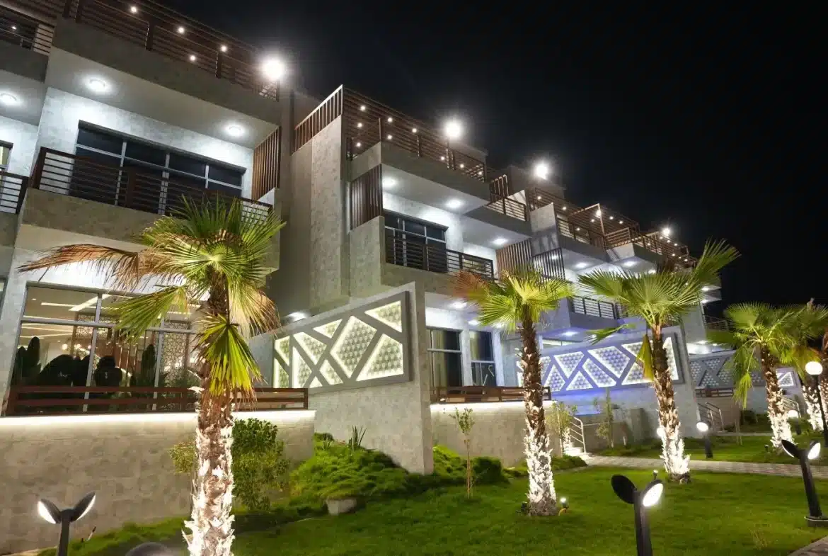 منتجع أجمكان فى الخبر، وحدات فندقية وفلل على الخليج العربي. Ajmkan Resort in Al Khobar, hotel units and villas on the Arabian Gulf.