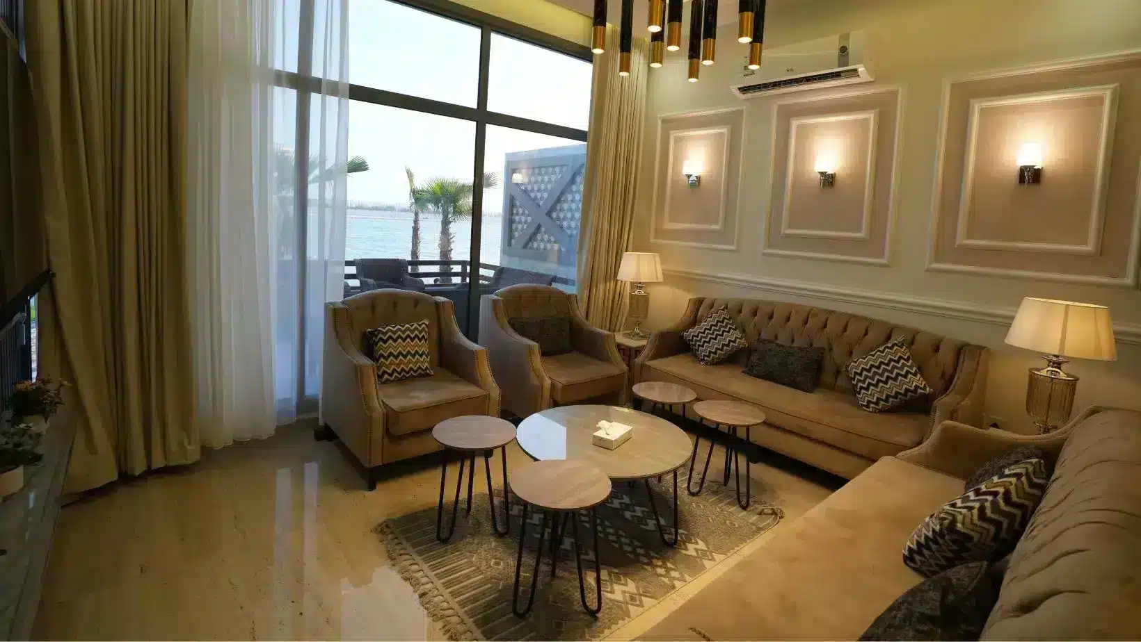 منتجع أجمكان فى الخبر، وحدات فندقية وفلل على الخليج العربي. Ajmkan Resort in Al Khobar, hotel units and villas on the Arabian Gulf.