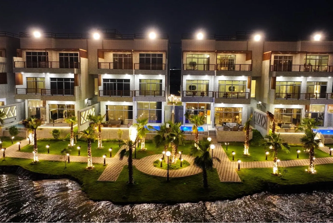 منتجع أجمكان فى الخبر، وحدات فندقية وفلل على الخليج العربي. Ajmkan Resort in Al Khobar, hotel units and villas on the Arabian Gulf.