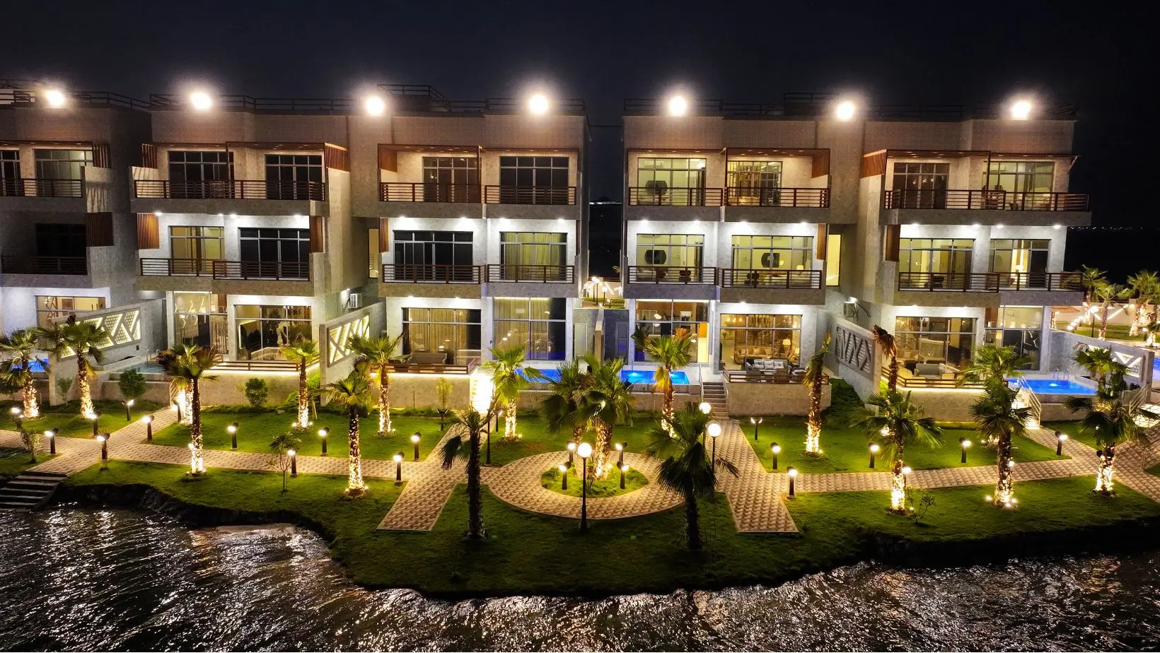 منتجع أجمكان فى الخبر، وحدات فندقية وفلل على الخليج العربي. Ajmkan Resort in Al Khobar, hotel units and villas on the Arabian Gulf.