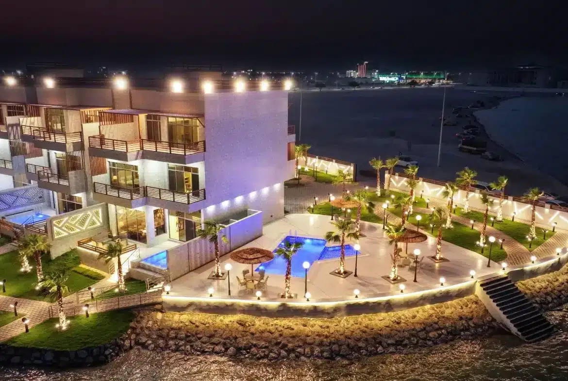 منتجع أجمكان فى الخبر، وحدات فندقية وفلل على الخليج العربي. Ajmkan Resort in Al Khobar, hotel units and villas on the Arabian Gulf.