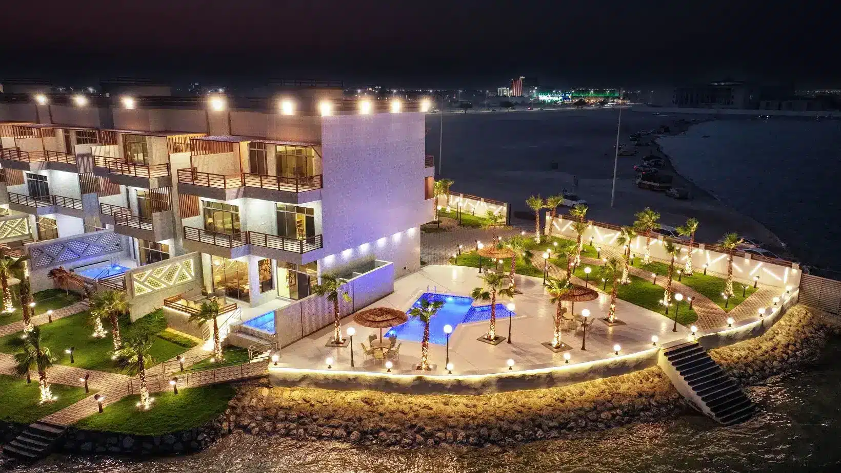 منتجع أجمكان فى الخبر، وحدات فندقية وفلل على الخليج العربي. Ajmkan Resort in Al Khobar, hotel units and villas on the Arabian Gulf.
