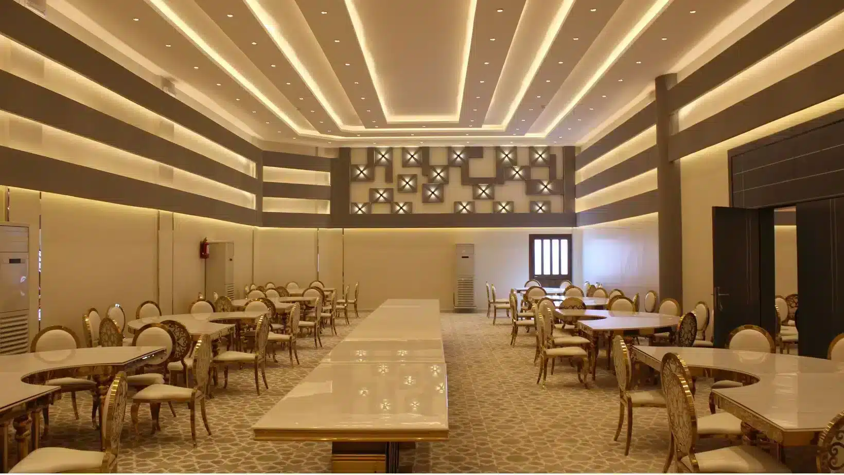 قاعات نيارة للاحتفالات والمؤتمرات خفر الباطن قاعة فاخرة و فيلا، Nayaraا halls for celebrations and conferences, Hafar Al-Batin, a luxury hall and a villa